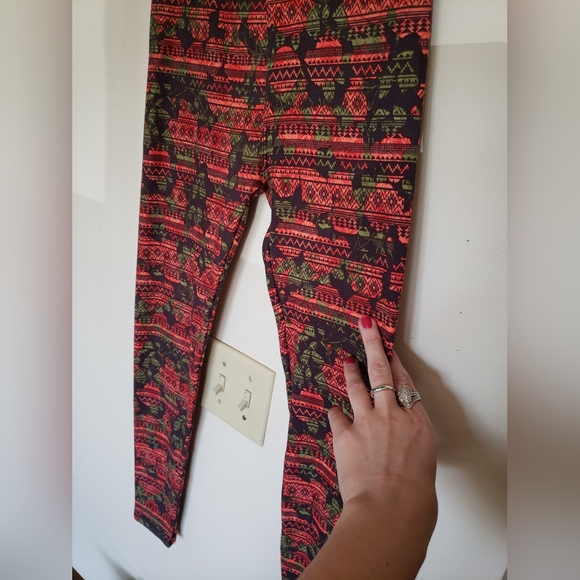 NWOT lularoe firery Alpine lake house leggings - Picture 6 of 11